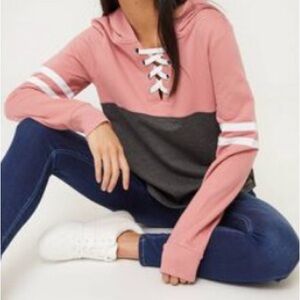 Chandail molletonné manches longues avec capuchon